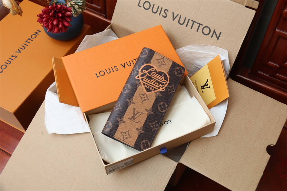 Louis Vuitton wallet BRAZZA M81008 2025 new 